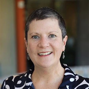 Headshot of Leslie Ashburn-Nardo